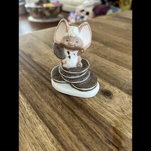Hallmark Cheddar & Co Treat Yourself to a‎ Joy Filled Day Mouse Figurine